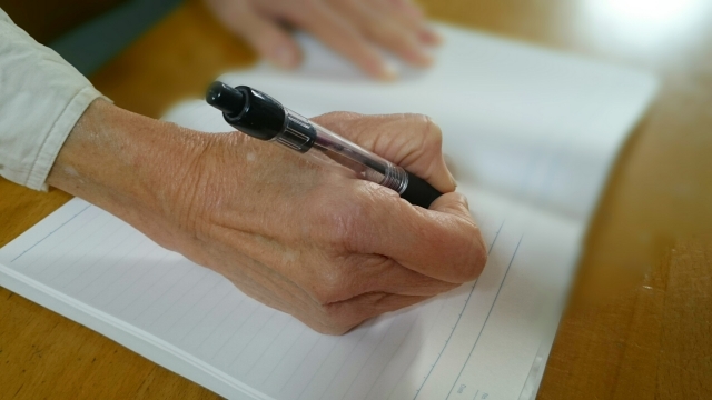 価値観を深堀するためにノートに書き出すイメージ